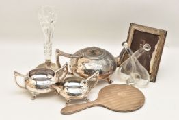 A SMALL BOX OF ASSORTED SILVER AND WHITE METAL ITEMS, to include a silver hand held vanity mirror