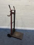 AN EAZILOAD VINTAGE ELEVATING SACK TRUCK (in need of servicing)