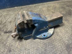 A RECORD NO.2 ENGINEERS VICE with 3 1/2in jaws