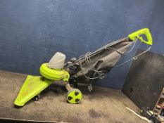 A GARDEN VAC N1Y-KZ LEAF VACUUM with collection bag (PAT pass and working)