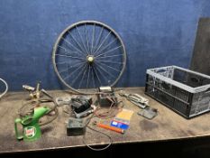 A TRAY CONTAINING VINTAGE COLLECTABLES AND TOOLS, including a Minecraft mini drill and power