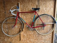 A VINTEC SPEEDWING 25 ROAD BIKE, with 23 inch frame, condition report: in need of servicing