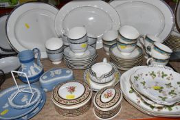 A GROUP OF ASSORTED CERAMIC TABLEWARES to include five pieces of blue Wedgwood Jasperware, two