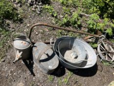 A COLLECTION OF GALVANIZED ITEMS, including a watering can, two tin baths, a fish kettle, etc (5)