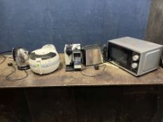 A COLLECTION OF KITCHEN ELECTRICAL ITEMS including a Dualit kettle, a Morphy Richards microwave, a