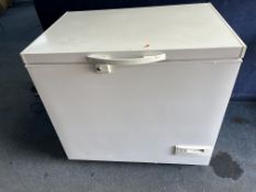 AN ELECTROLUX CHEST FREEZER width 94cm, depth 68cm, height 88cm (PAT pass and working at -18