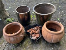 FOUR GARDEN PLANTERS AND TERRACOTTA FEET, including two glazed pots of different shapes but both