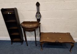 AN EARLY 20TH CENTURY FIVE TIER OAK SLIM BOOKCASE, width 39cm x depth 23cm x height 119cm, a demi-