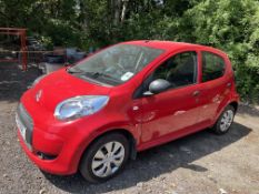 A 2011 CITROEN C1 VTR FIVE DOOR HATCHBACK CAR in red with a 998cc petrol engine, five speed manual