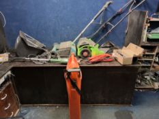 A COLLECTION OF GARDEN ELECTRICAL ITEMS including a Black and Decker lawn raker with collection box,