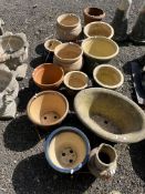 A SELECTION OF GARDEN PLANTERS, including one terracotta cast iron effect pot, others are glazed,