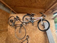 A RALEIGH ALPHA SPROT GENTS RACING BIKE, with 10 speed gears, a 21in frame and a Tiger Angel