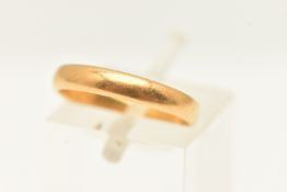 A POLISHED 22CT GOLD BAND RING, approximate band width 3.0mm, hallmarked 22ct Birmingham, ring