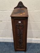 AN EARLY 20TH CENTURY MAHOGANY BAGUETTE BOX, with a hinged lid and carved details, width 27cm x