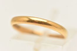 A 22CT GOLD POLISHED BAND RING, approximate band width 2.5mm, hallmarked 22ct Birmingham, ring