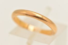 A 22CT GOLD POLISHED BAND RING, approximate band width 2.6mm, hallmarked 22ct Birmingham, ring