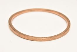 A 9CT ROSE GOLD TEXTURED BANGLE, approximate width 4.0mm, approximate internal diameter 75.8mm,