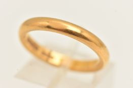 A 22CT GOLD BAND RING, plain polished band ring, approximate width 3mm, hallmarked 22ct