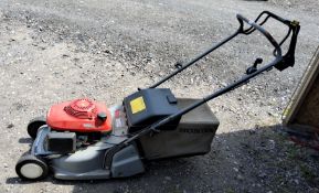 A HONDA HRB425C SELF-PROPELLED PETROL LAWN MOWER with grassbox (engine pulls freely and started on