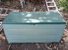 A KETER PLASTIC GARDEN CUPBOARD with lid Dimensions:width 122cm, depth 53cm, height 62cm