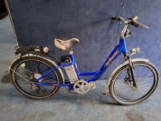 A MONESADA ELECTRIC LADIES BIKE with charger and key (PAT pass and working) Dimensions:18in frame