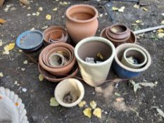 A COLLECTION OF PLANT POTS including a terracotta ewer 40cm high, a green glazed pot with ribbed