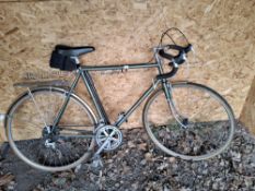 A RALEIGH ROYAL GENTS RACING BIKE with a 23in frame, 10-speed gears