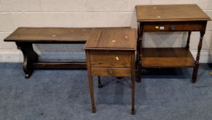 AN EARLY 20TH CENTURY OAK SIDE TABLE, with a single frieze drawer, raised on block and turned