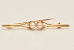 A 9CT GOLD CULTURED PEARL SET BROOCH, set with two cultured pearls, on a polished bar, fitted with a