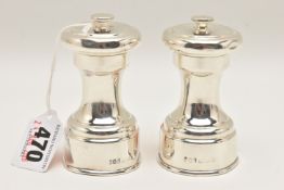 A PAIR OF EARLY 20TH CENTURY SILVER PEPPER GRINDERS, polished design, hallmarked 'Hukin & Heath Ltd'