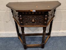 A 20TH CENTURY OAK SIDE TABLE, with canted corners, a single frieze drawer, blind fretwork