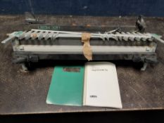 A LEIGH D4 DOVETAIL JIG with 24 in working width and manual Condition Report:used but in good order