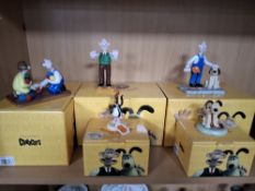 A GROUP OF FIVE FIRST EDITION CERAMIC WALLACE & GROMIT FIGURINES BY COALPORT, comprising a Wallace