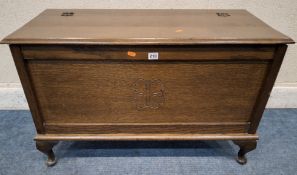 A 20TH CENTURY OAK BLANKET CHEST, raised on cabriole legs Dimensions:width 90cm x depth 52cm x