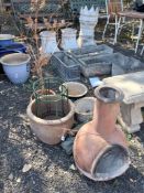 A SELECTION OF GARDEN ITEMS, to include a terracotta chiminea with no legs, and four planters, one