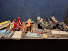 A COLLECTION OF AUTOMOTIVE TOOLS AND ACCESSORIES including an Epco trolley jack with handle, a