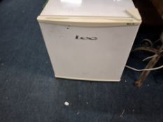 AN LEC TABLE TOP FREEZER (PAT pass and working at -18 degrees) Dimensions:44x47x50cm high