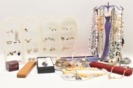 AN ASSORTMENT OF COSTUME JEWELLERY AND JEWELLERY DISPLAY STANDS, to include a necklace stand with