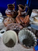 A GROUP OF VINTAGE CERAMIC KITCHEN PIECES to include a treacle glaze hen on nest egg store, a