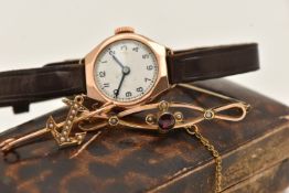 A 9CT GOLD CASED LADIES WRISTWATCH AND TWO BROOCHES, the manual wind watch with white Arabic numeral