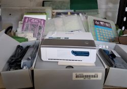 ONE BOX OF CRAFT RELATED ITEMS AND LOOSE, to include a Samsung SPP-2020, compact digital photo