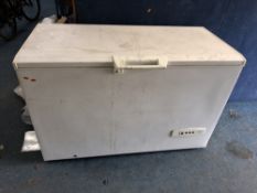 A WHIRLPOOL CHEST FREEZER (PAT pass and working at -18 degrees) 134x65x89cm high Condition Report: