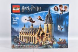 A BOXED AND SEALED HOGWARTS GREAT HALL LEGO SET, ref 75954, set is sealed in original packaging