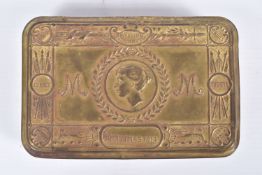 A WWI 1914 PRINCESS MARY TIN WITH A COLLECTION OF BADGES, the tin is in good condition, but the