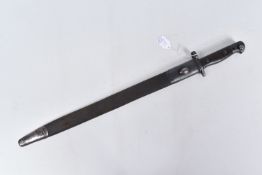 A BRITISH 1907 PATTERN BAYONET WITH ITS SCABBARD, both sides of the blade are stamped, the '20'