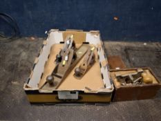 A TRAY CONTAINING STANLEY U.S.A. WOODPLANES comprising a No.71 router in a wooden box, a No.3, a