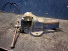 A RECORD NO.84 ENGINEERS VICE with 4 1/2in jaws Condition Report:surface rust and paint losses,