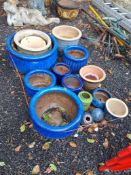 SEVENTEEN GLAZED PLANT POTS AND ORNAMENTS including a 47cm diameter balusters pot Qty: 17