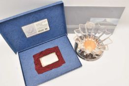 A BOXED 'P & O AURORA' SILVER BASE GLASS VASE & MANCHESTER AIRPORT RAIL LINK COMMEMORATIVE, the