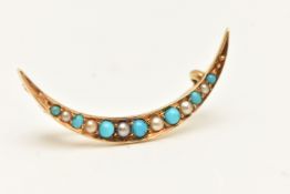 AN EARLY 20TH CENTURY BROOCH, a yellow metal crescent brooch set with seed pearls and turquoise,